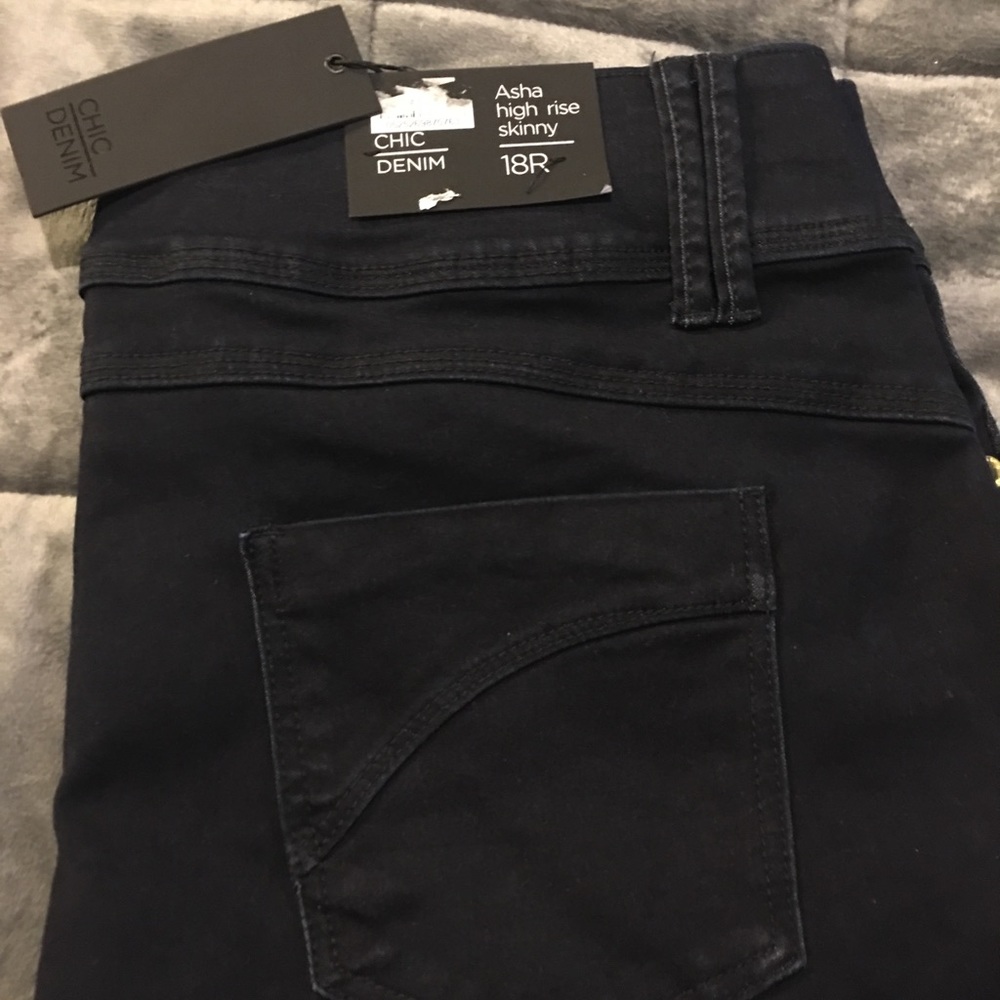 Chic Denim - Picture 3 of 3